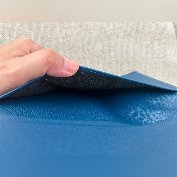 Louis Vuitton Blue Epi Leather Bi-Fold Long Wallet - Picture 9 of 10